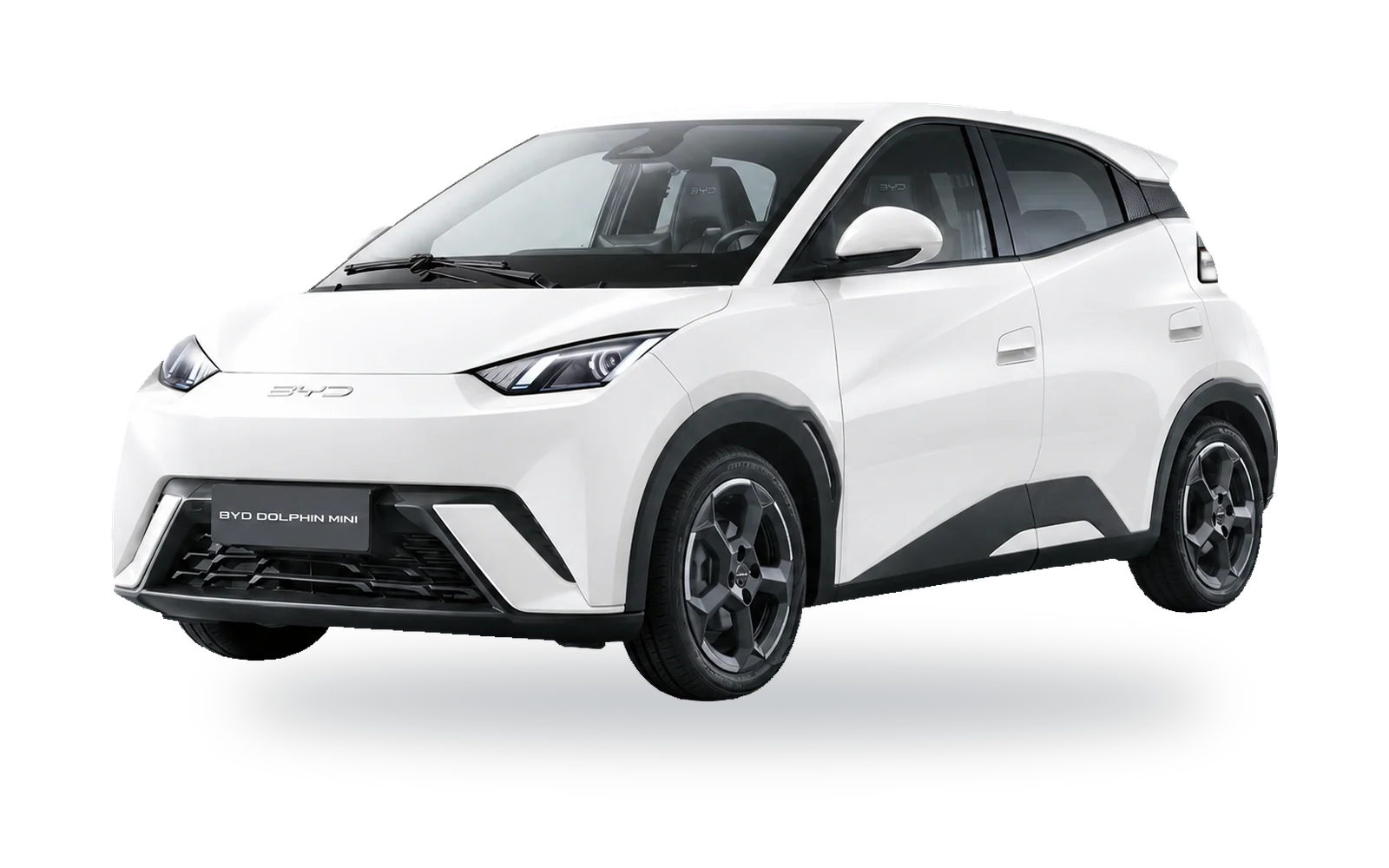 BYD Dolphin Mini GS 2027 branco e elétrico, visto de frente em estúdio